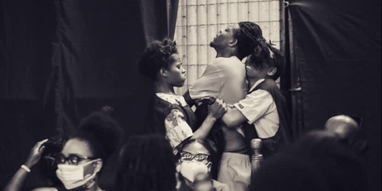 Dechouke lanfè sou latè: lespwa dèyè baryè