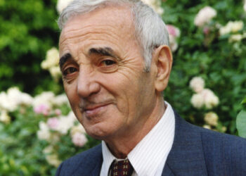 “Camarade” de Charles Aznavour : Une ode à l’amour et à l’engagement