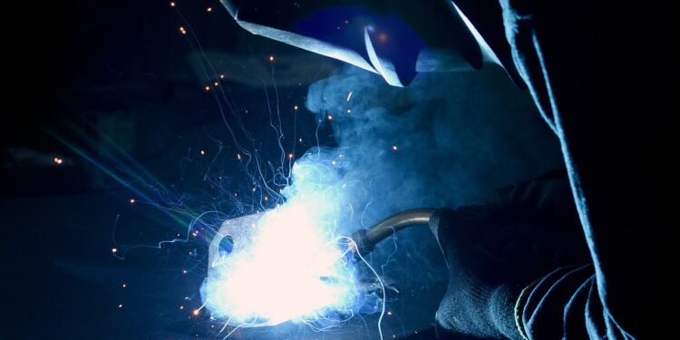 welding, work, metal-3963341.jpg